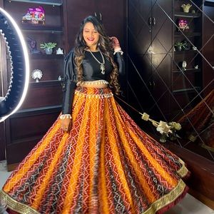 Crop top and skirt (traditional)